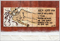 Artwork: lovers with skulls for heads.  The accompanying text reads: Amor Morte Vida / Amo-te At? Morte / Vida / Morro de Amor / Me Ame Enfim / Enterre-se em Mim / Me Ame Sim.  Wall surrounding the Cemit?o S?Paulo.