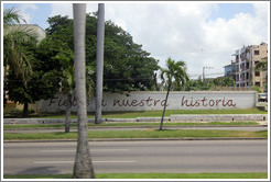 Words painted on a wall on Avenida de la Independencia: "Fieles a nuestra historia" ("Faithful to our history.").