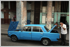 Broken down blue car, Calle Padre Varela (Belonscoain).
