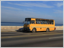 Bus on the Malec&oacute;n.