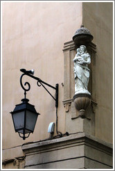 Oratory, probably depicting the Virgin Mary.  Corner of Cours Mirabeau and Rue du 4 Septembre.