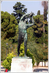 Statue of a discus thrower near the Panathinaiko (&#928;&#945;&#957;&#945;&#952;&#951;&#957;&#945;&#970;&#954;&#972;) Stadium, where the first modern Olympics were held in 1896.