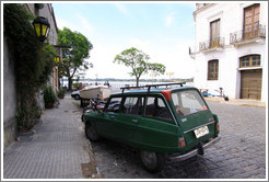 Ami 8 Elysee Citro? parked on Calle de Espa?Barrio Hist?o (Old Town).